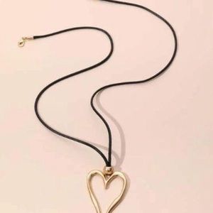 NWT boutique necklace with heart